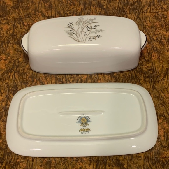 Noritake China White Ceramic Butter Dish with Floral Design - Picture 3 of 4